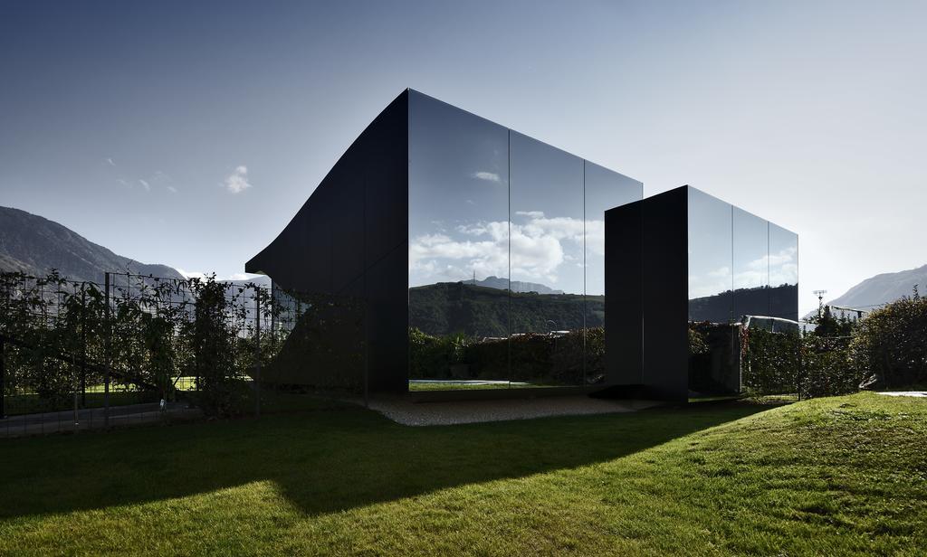Mirror Holiday home