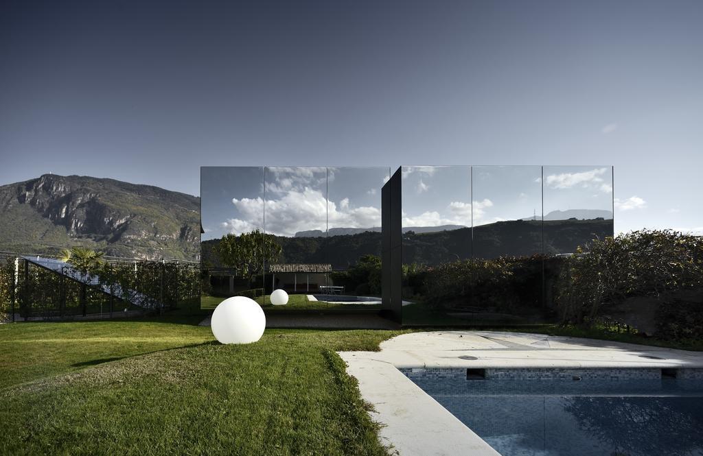 Holiday home Mirror